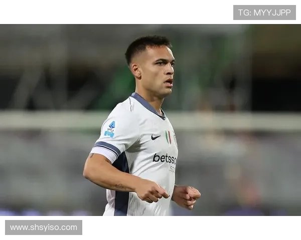 小眼足球明星名单及其精彩瞬间照片展示与分析